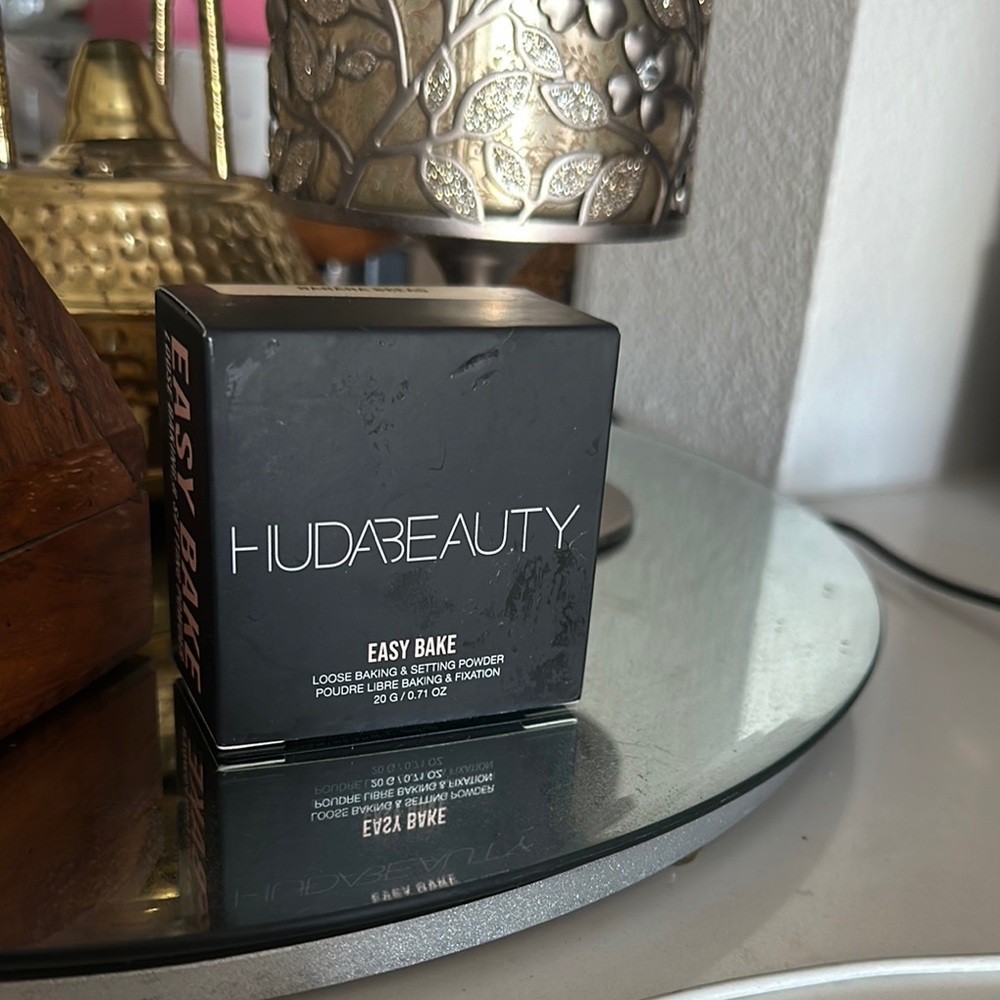 Huda Beauty Easy Bake Loose Baking & Setting Powder - Banana Bread